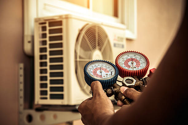 Professional Hvac technician working in Eastlake, OH